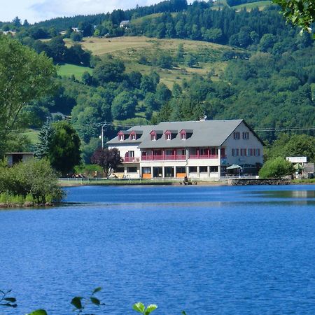 Le Lac Des Moines Hotel Condat  Bagian luar foto