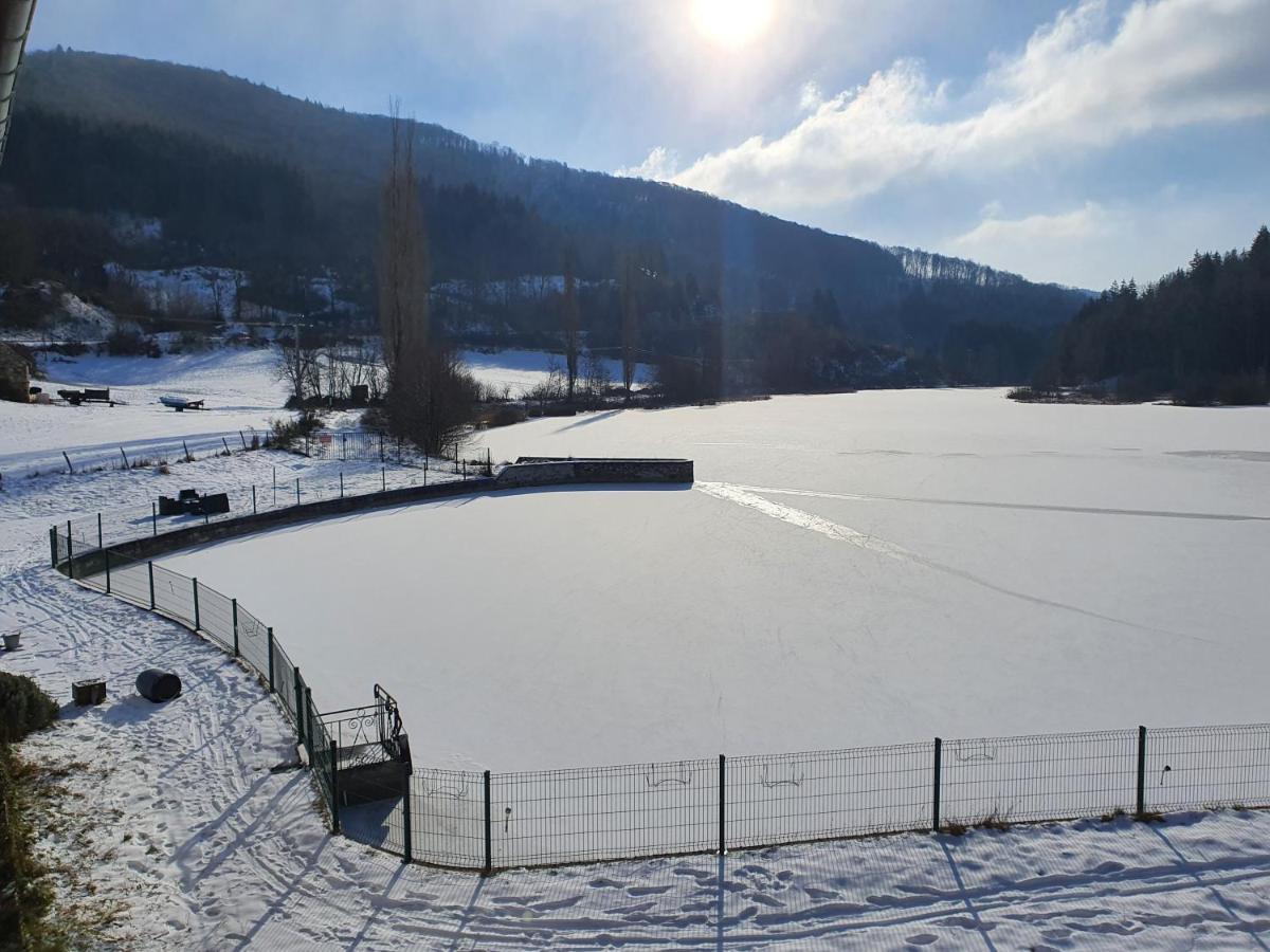 Le Lac Des Moines Hotel Condat  Bagian luar foto