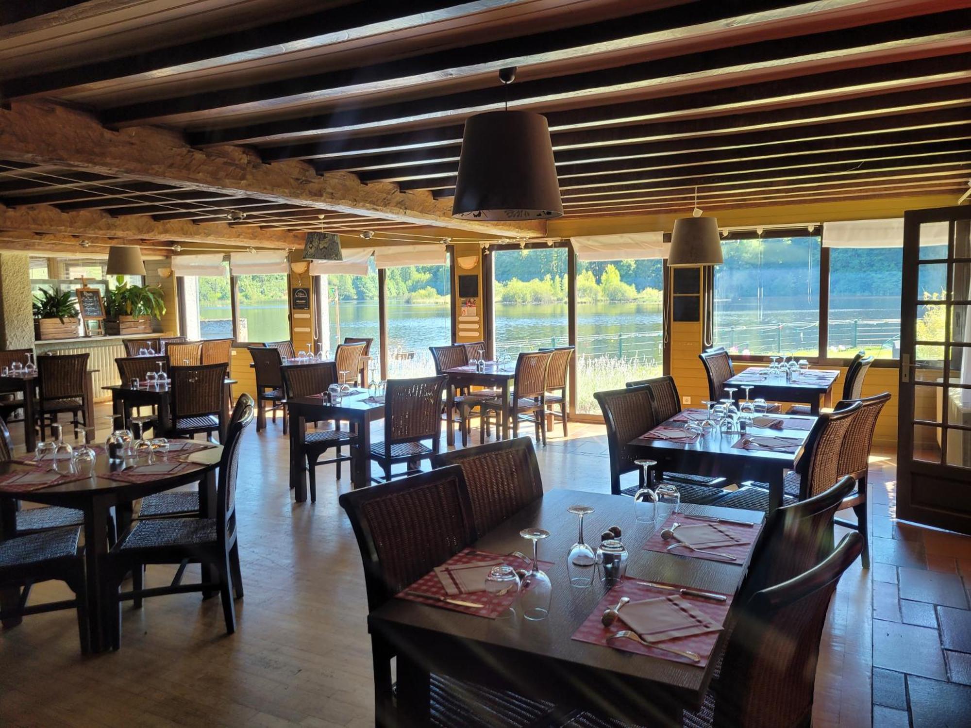 Le Lac Des Moines Condat  Bagian luar foto