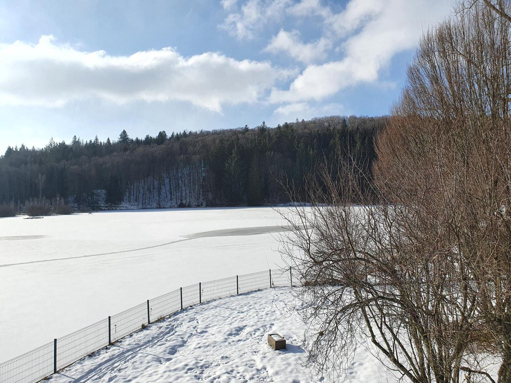 Le Lac Des Moines Hotel Condat  Bagian luar foto